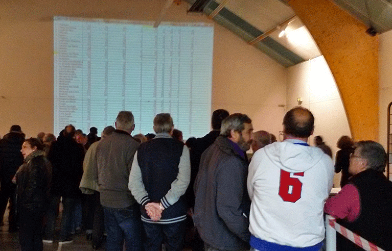 Bureau centralisateur des résultats dans la salle polyvalente d'Essômes-sur-Marne